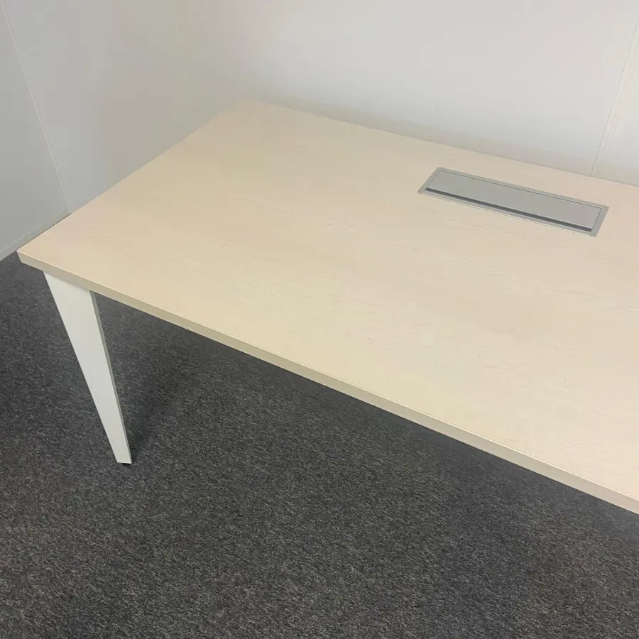 Bureau avec top access, pieds blancs -  Sud Services Castelnau