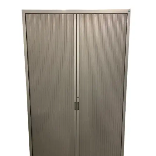 Armoire haute métallique, rideaux gris, avec clé