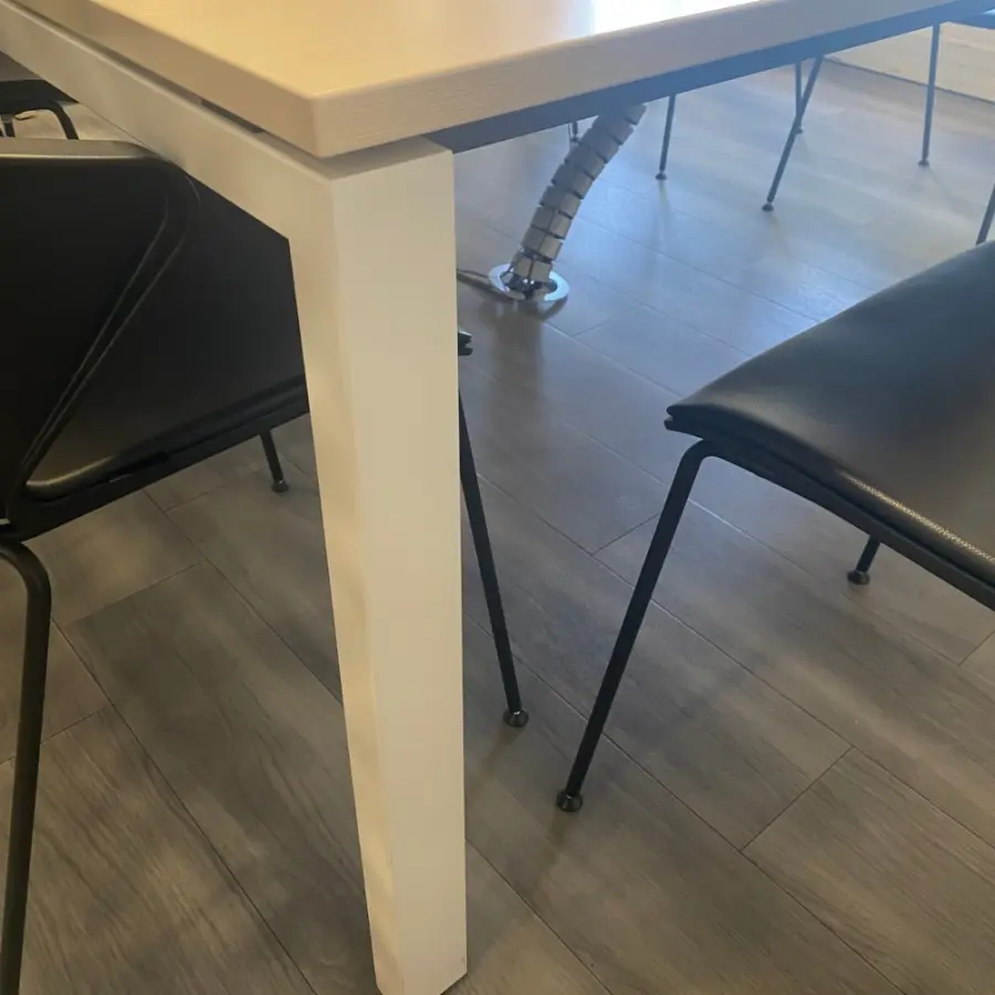 Table de réunion - Steelcase - 180x180cm - Bois clair